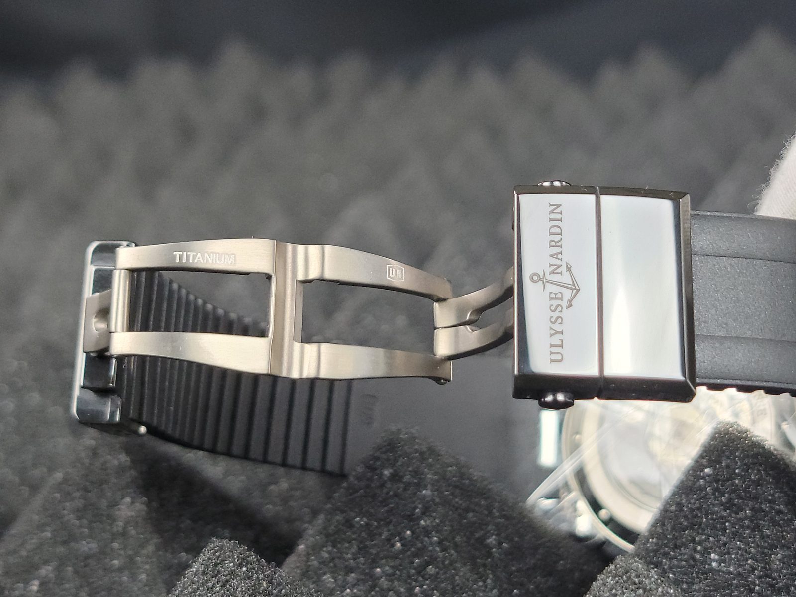 Ulysse Nardin Executive Dual Time titanium clasp on a rubber strap